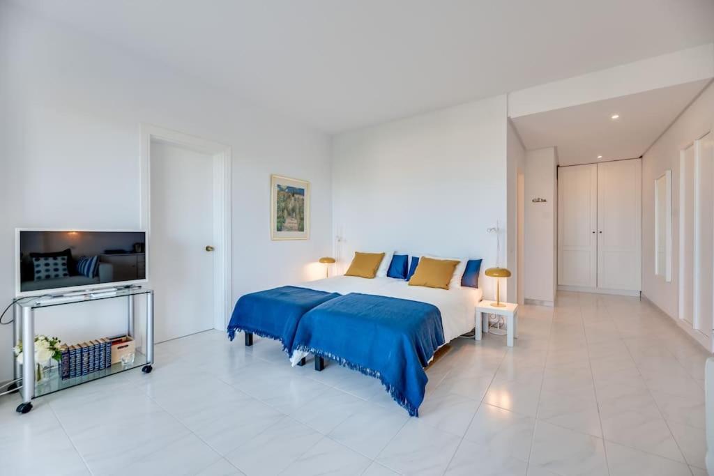 Charming Apartment with Sea Views