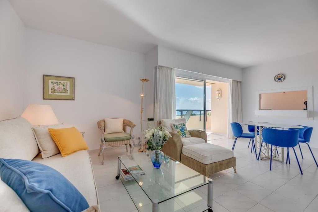 Charming Apartment with Sea Views