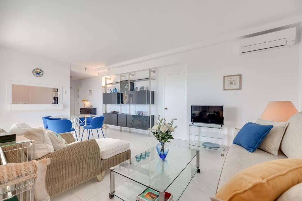 Charming Apartment with Sea Views