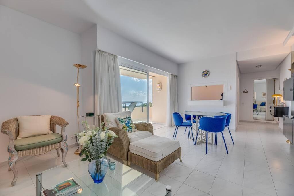 Charming Apartment with Sea Views