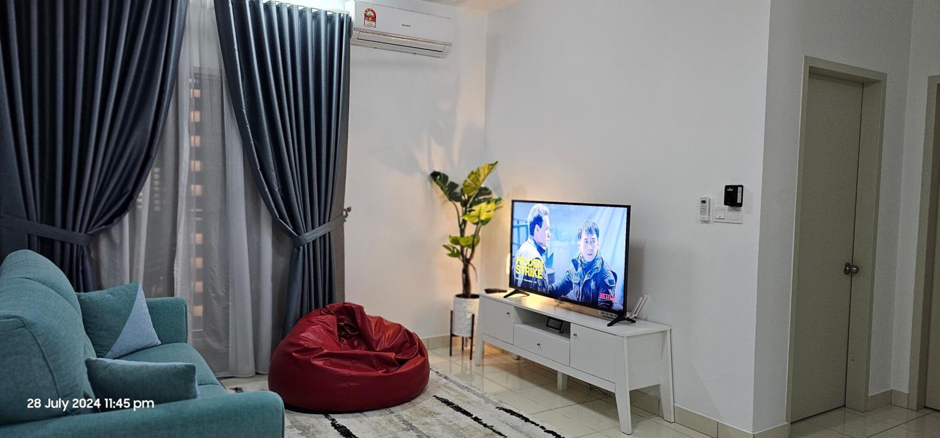 Alanis Residence Near KLIA Balcony with Washer Dryer Netflix photo 1