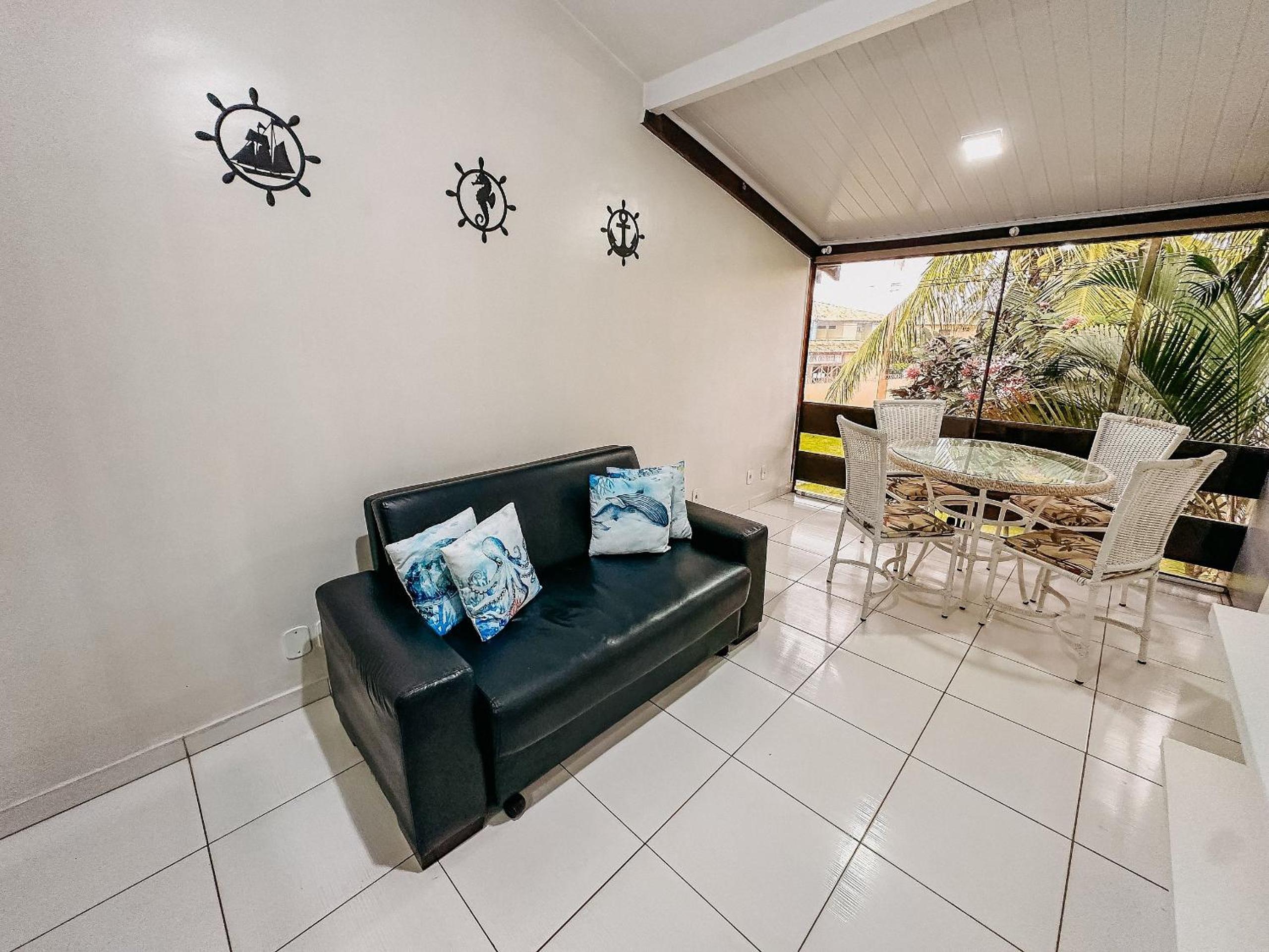 Flat com 1 quarto com ar split, sala e cozinha completa, No condomínio Portal do Atlântico a 100m praia de Taperapuã (Barraca do Gaúcho) , portaria 24hrs,