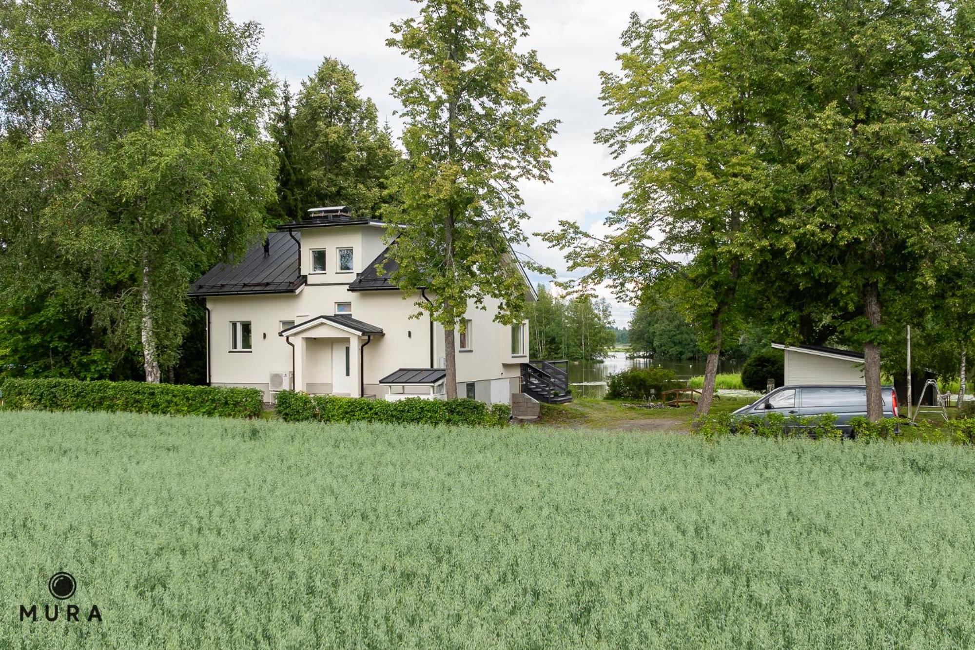 Hotel Villa Gaia! - Luxury Villa With Jacuzzi And Beach Next To Trainstation 10 Minutes To Tampere City! 1,5 Hours To Helsinki