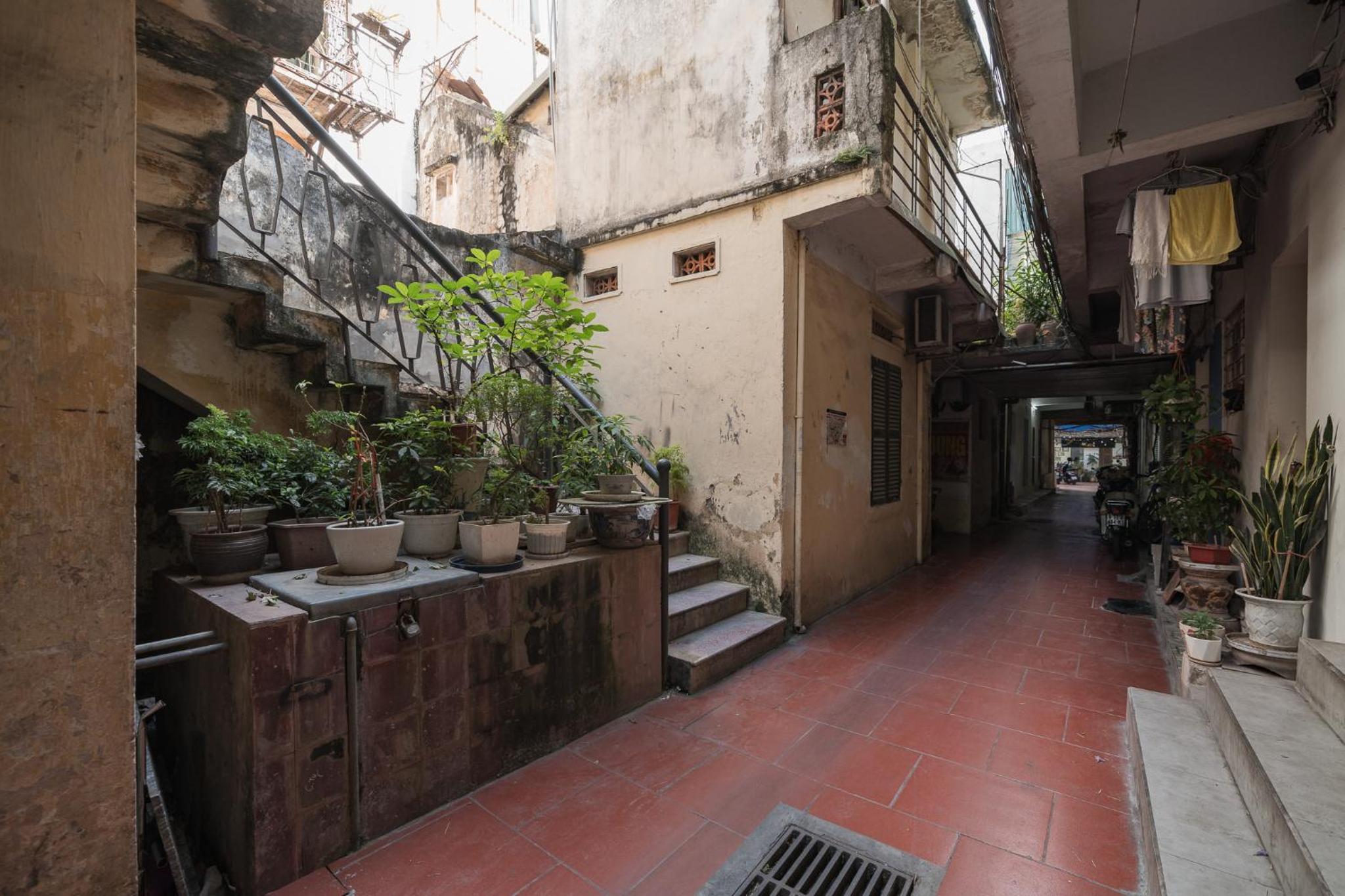 full sunshine with balcony, quiet and security