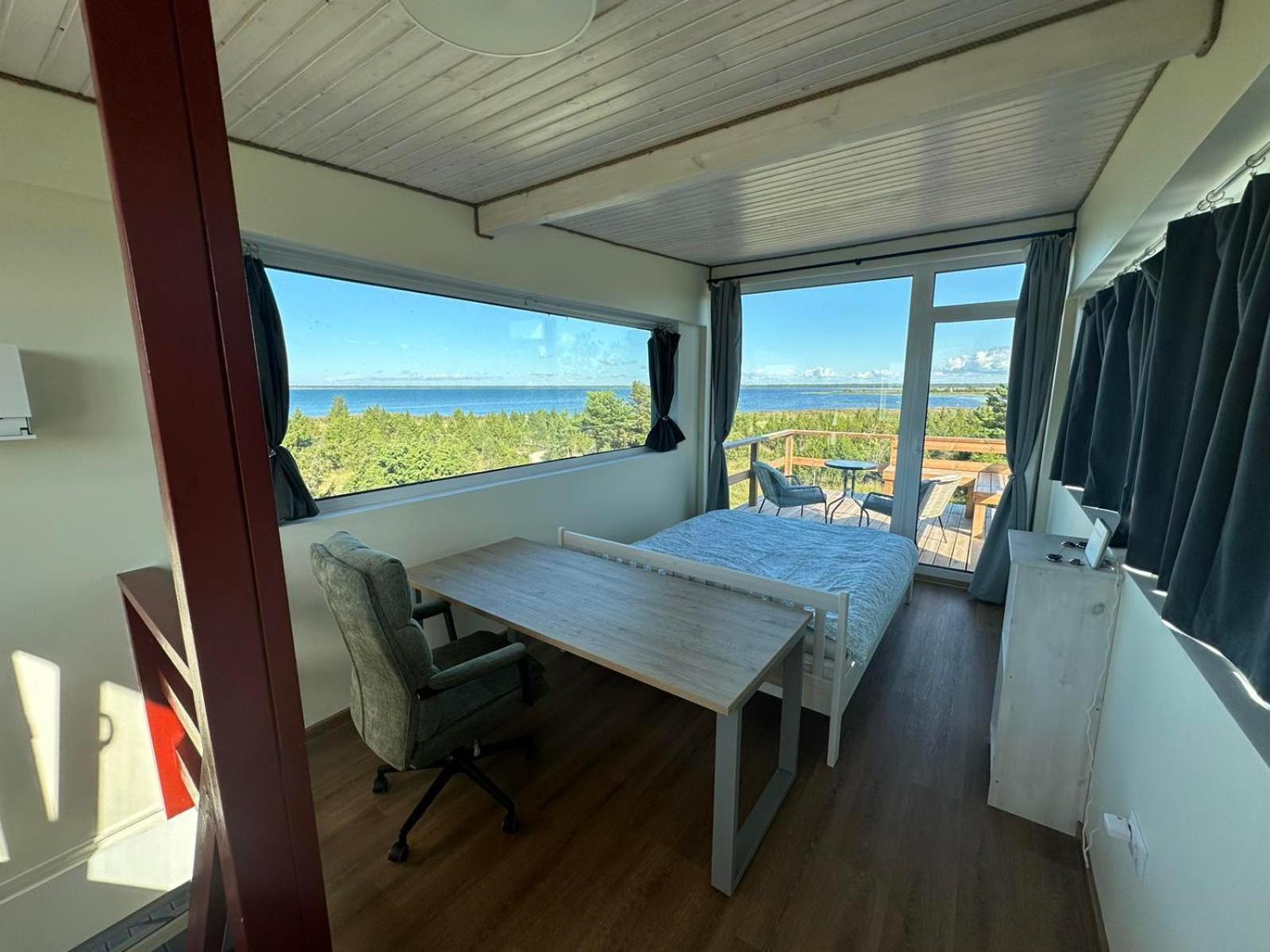Mereäärne maja ilusa vaatega