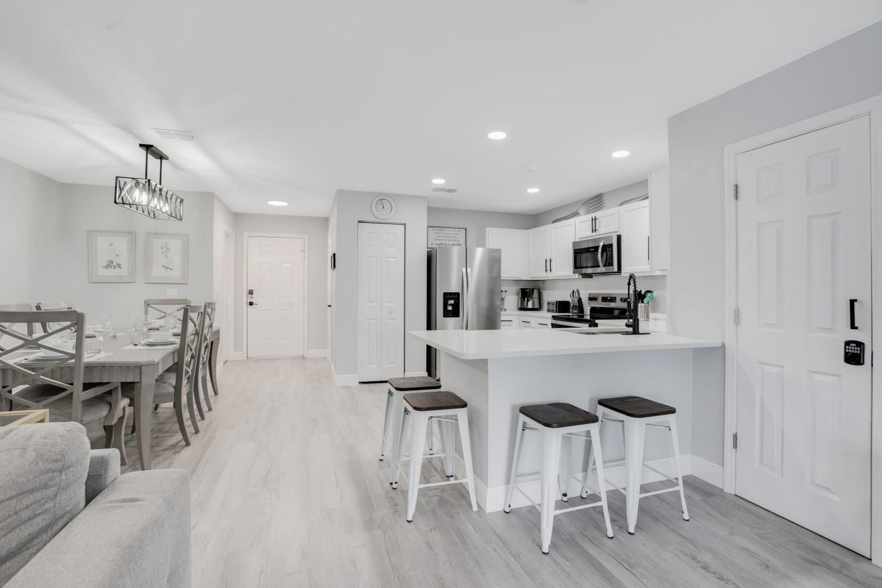Stylish Villa Near Disney & Universal view 4
