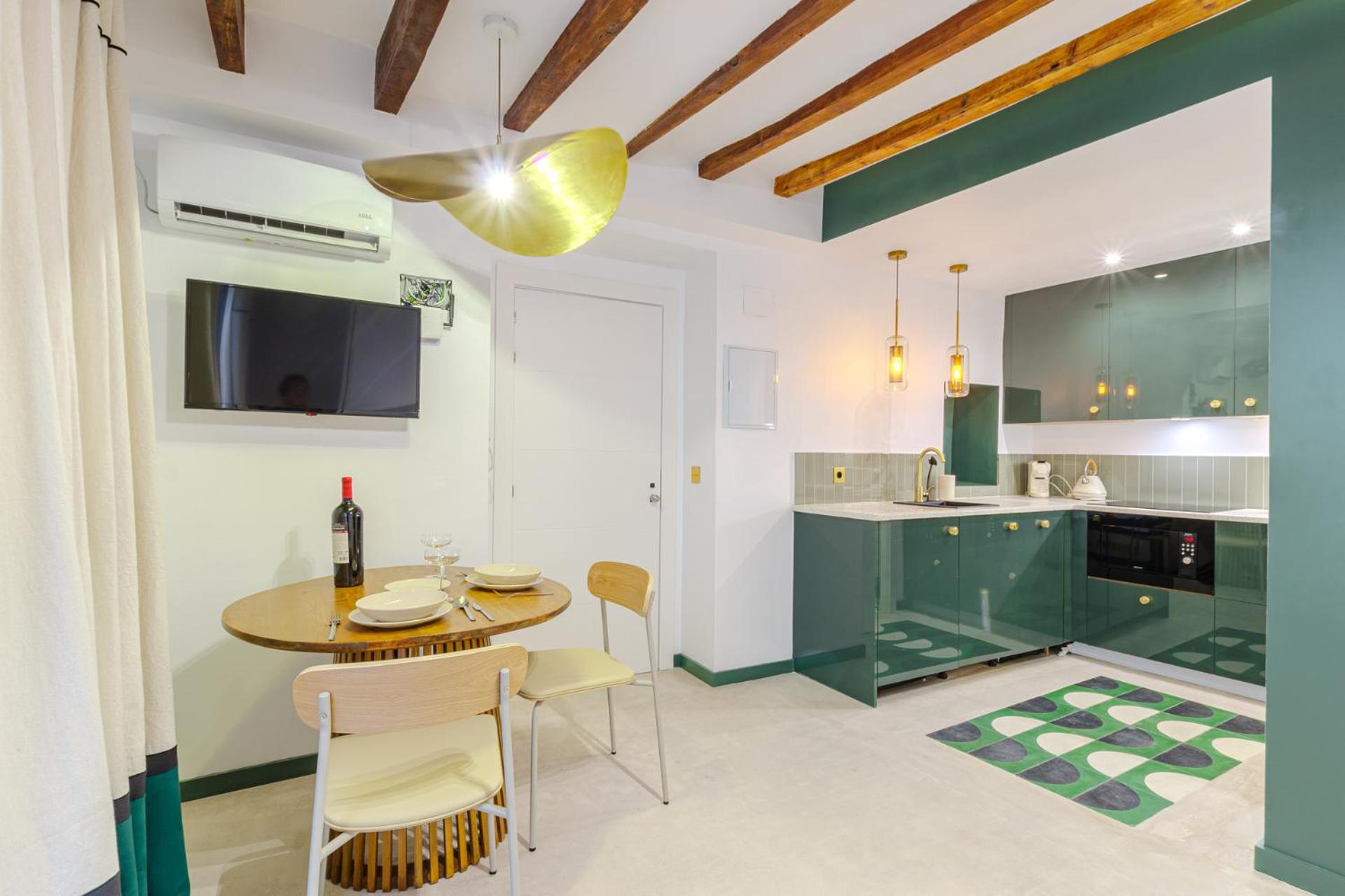 Refined and practical studio in historic center of Alicante