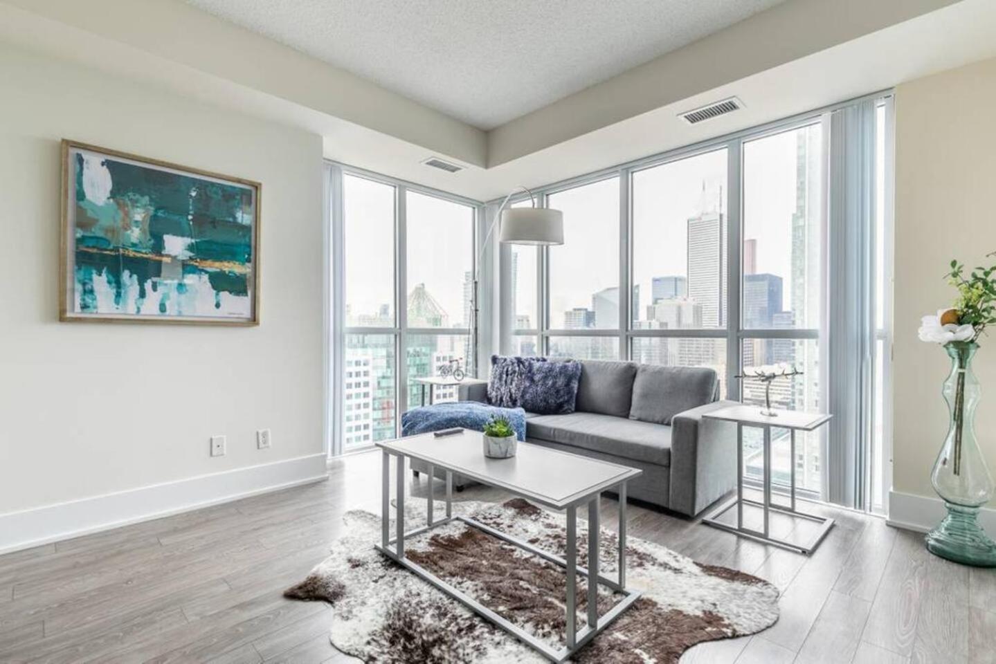 Luxurious 1King Bed Condo with Panoramic Views