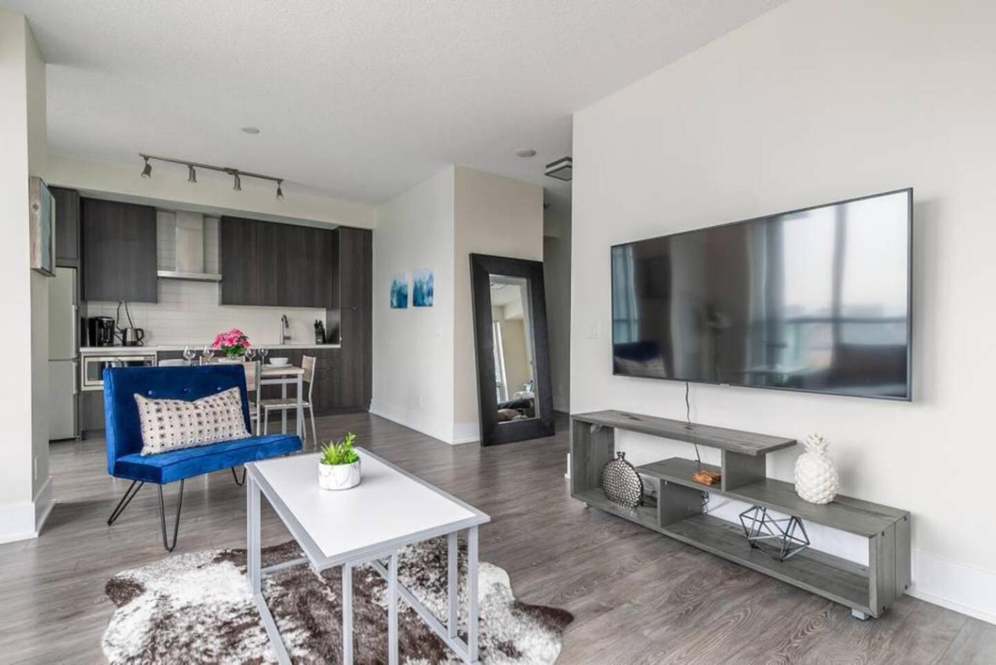 Luxurious 1King Bed Condo with Panoramic Views