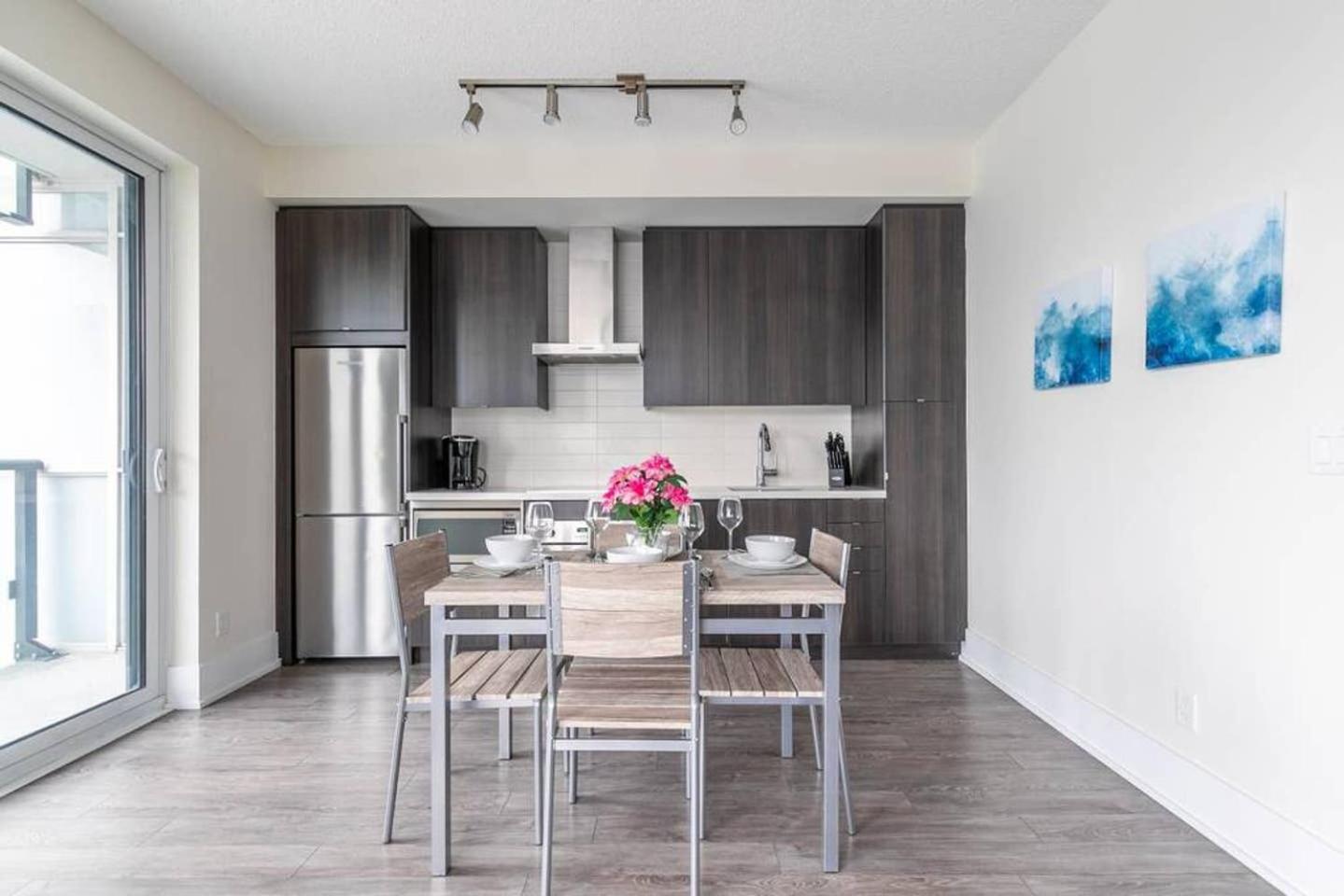 Luxurious 1King Bed Condo with Panoramic Views