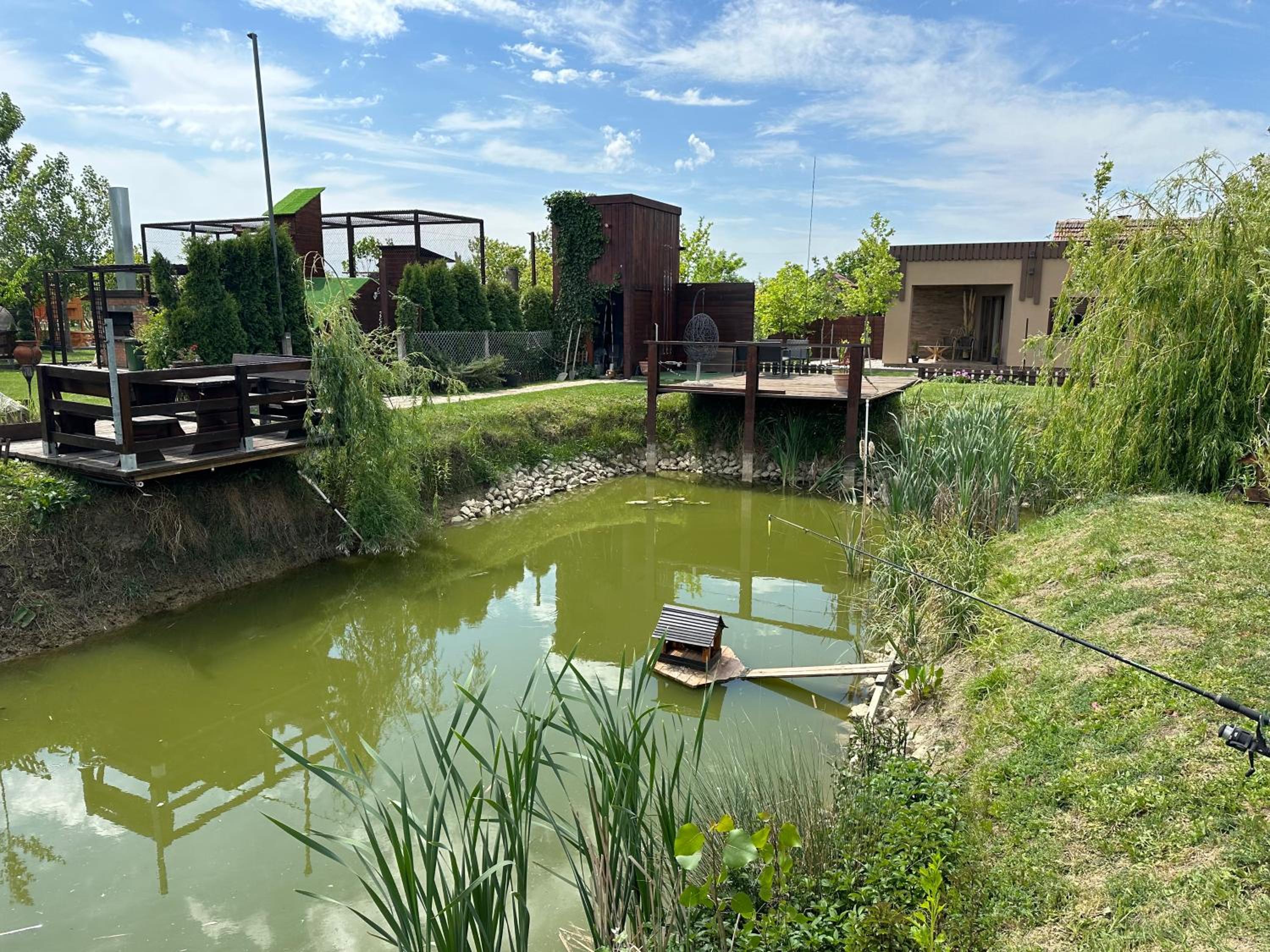 LUX KUCA sa teniskim terenom, djakuzijem, mini zoo view 2