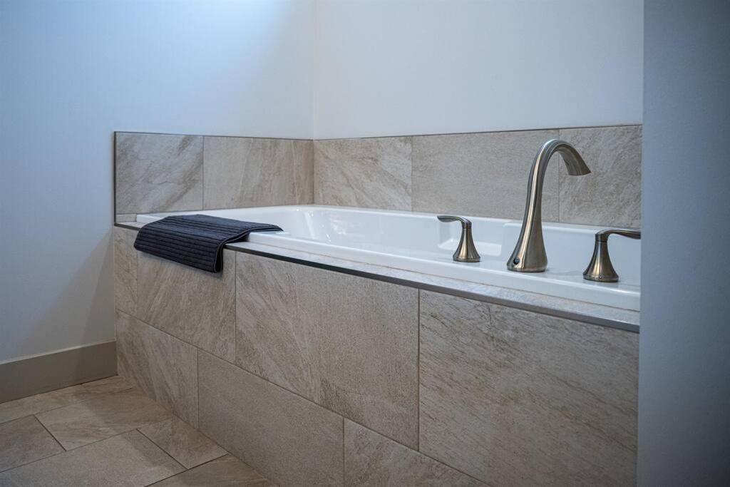 Private Powder Mtn B2 Desk Hot Tub Ski Retreat view 5
