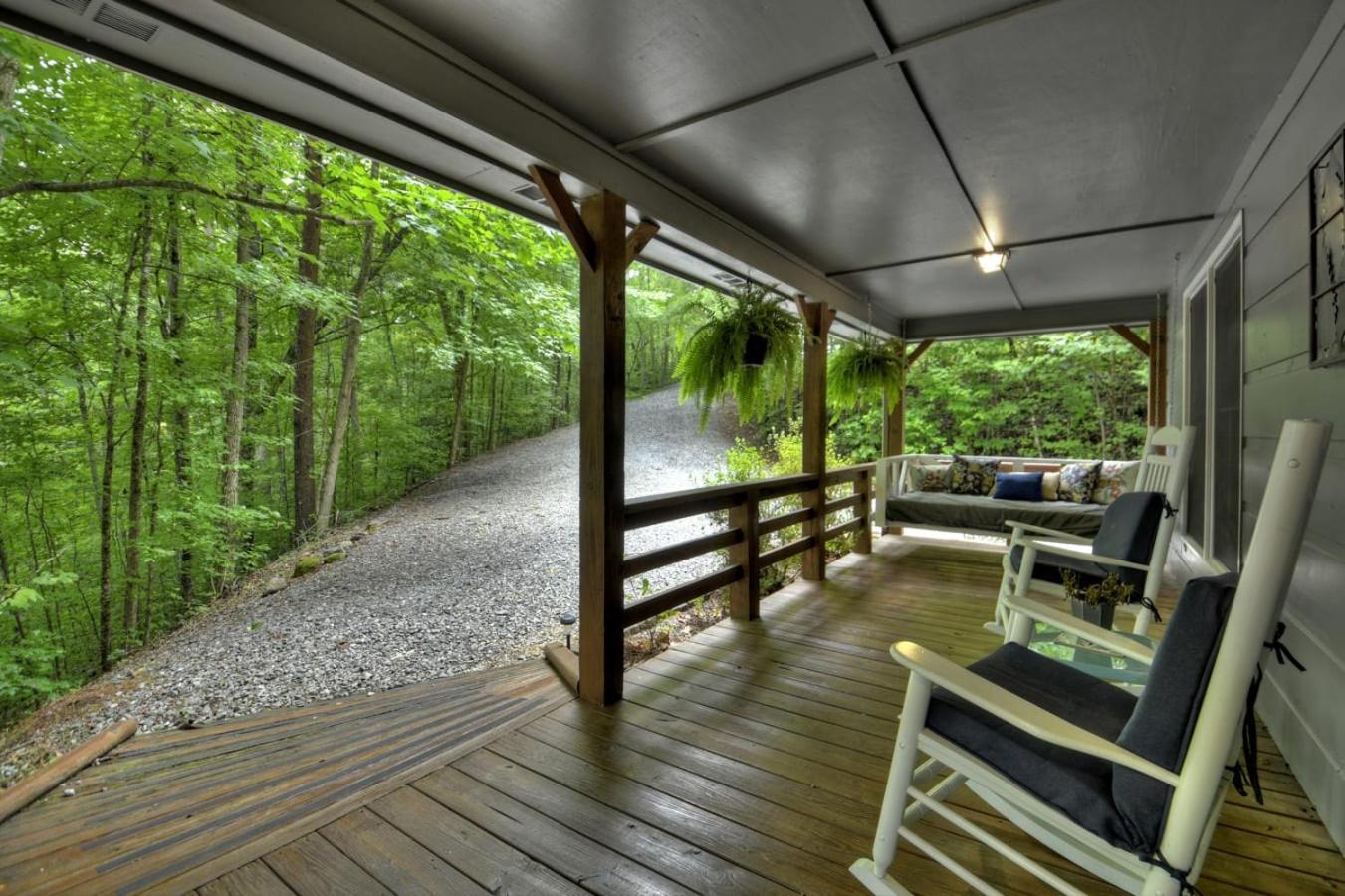 Beautiful Renovated Cabin in Blue Ridge Mountains view 3