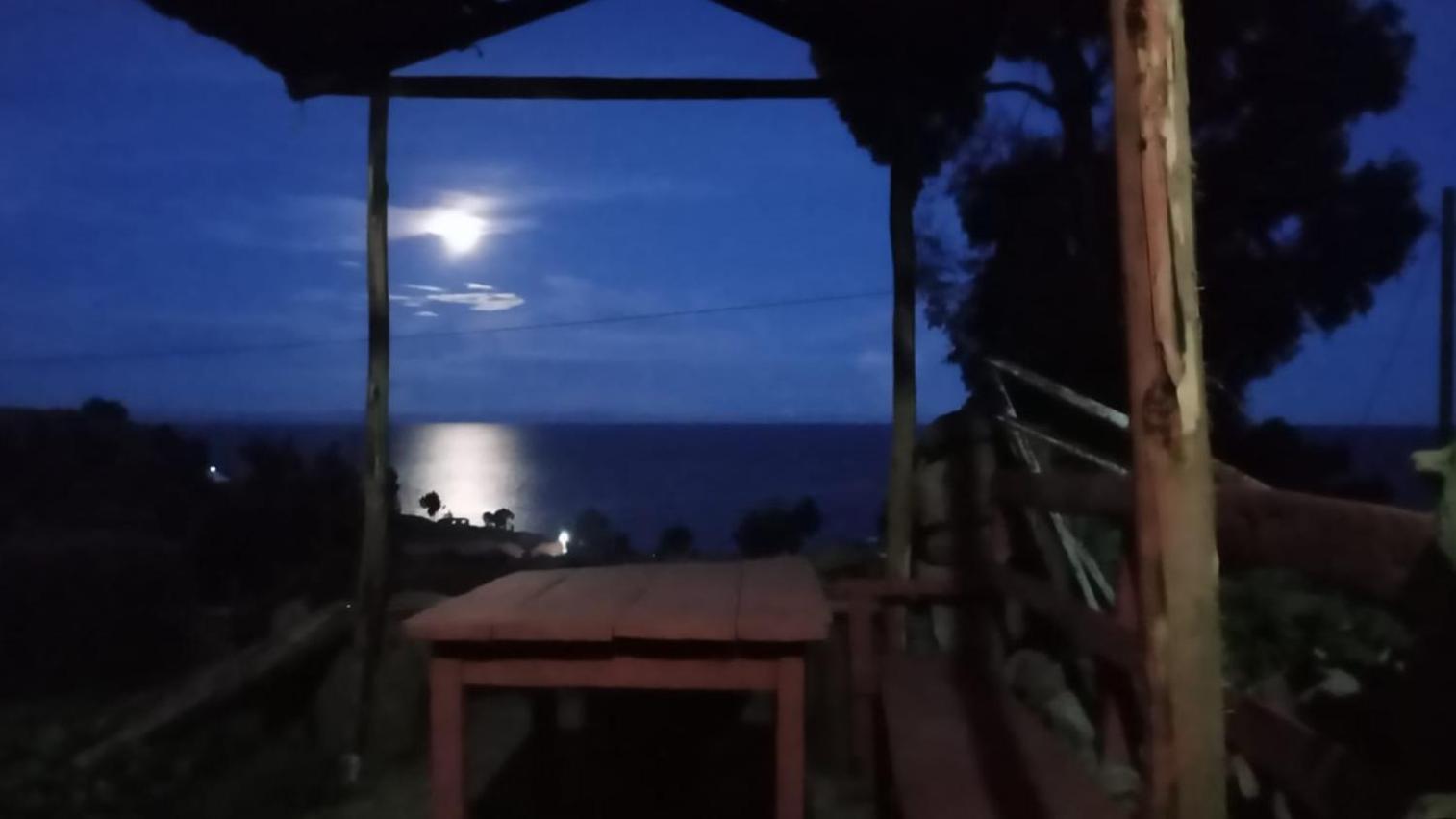 MOON NIGHT Amantani Lodge view 5