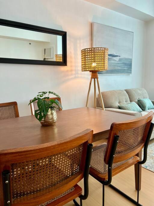 Charming 3-BR Condo in BGC view 4