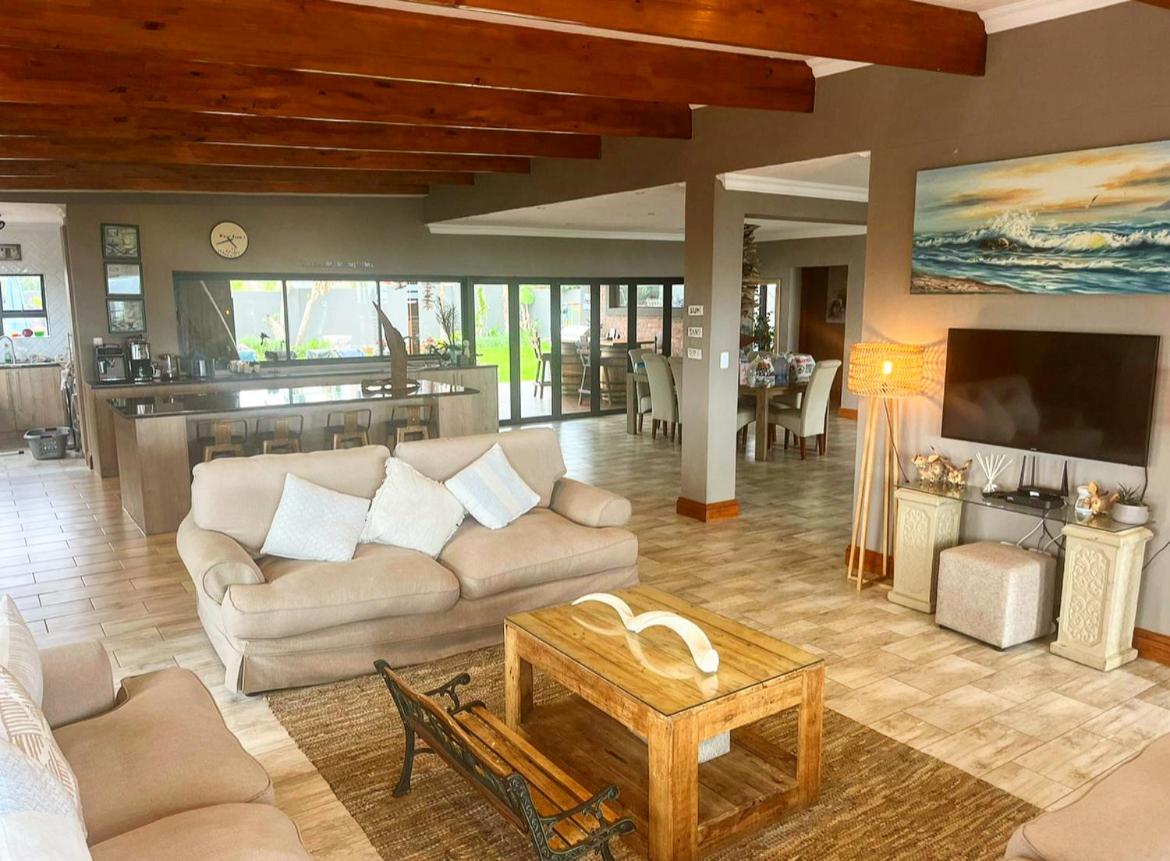 Oppi See Beach House view 5