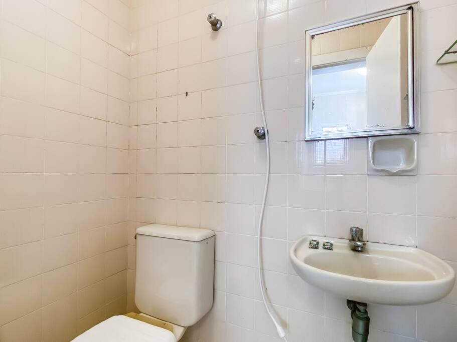 Apt no Guarujá com Sacada Piscina 4 Quartos Espaçoso