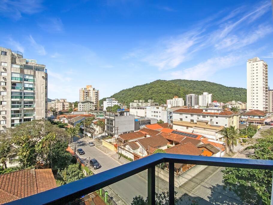 Apt no Guarujá com Sacada Piscina 4 Quartos Espaçoso