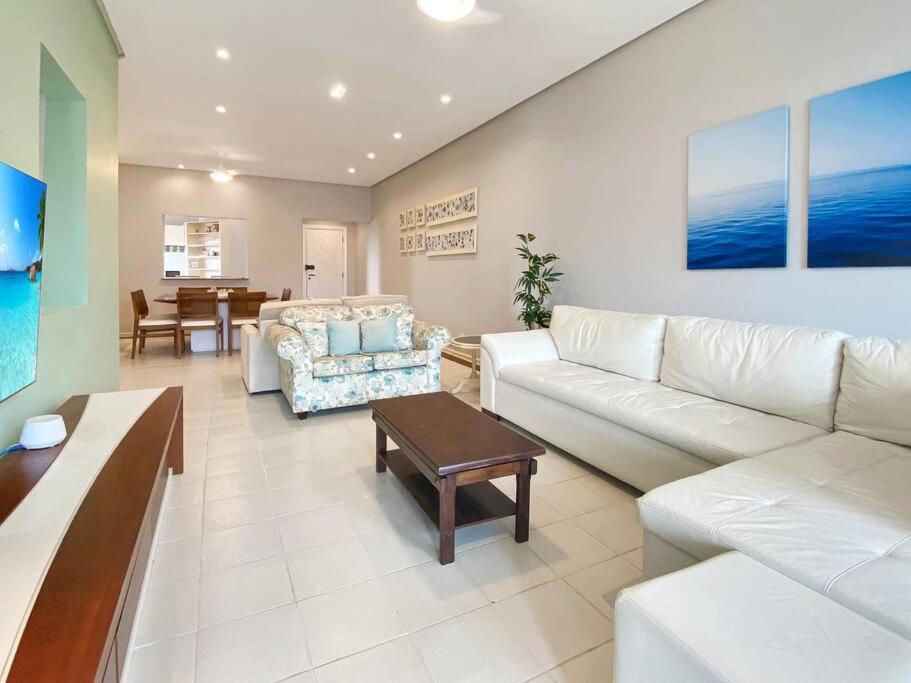 Apt no Guarujá com Sacada Piscina 4 Quartos Espaçoso