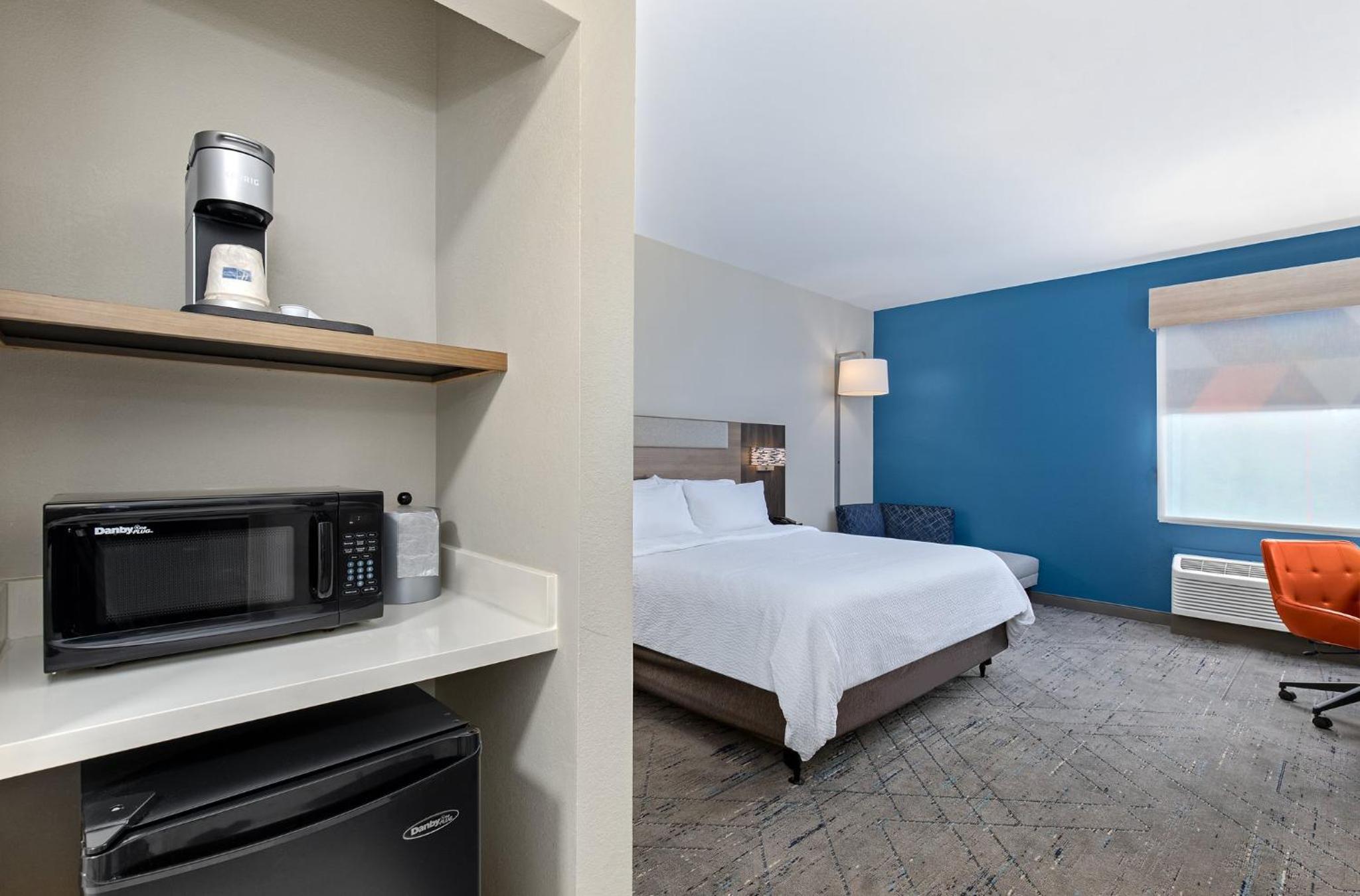 Holiday Inn Express Hurricane Mills Waverly by IHG