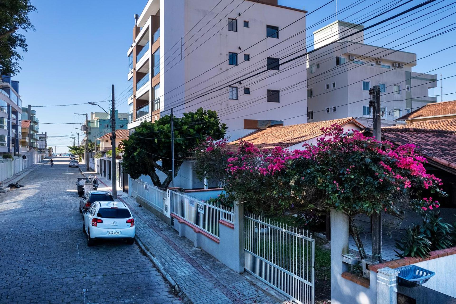 3 Bedroom House for Rent for 8 People Bombas/SC