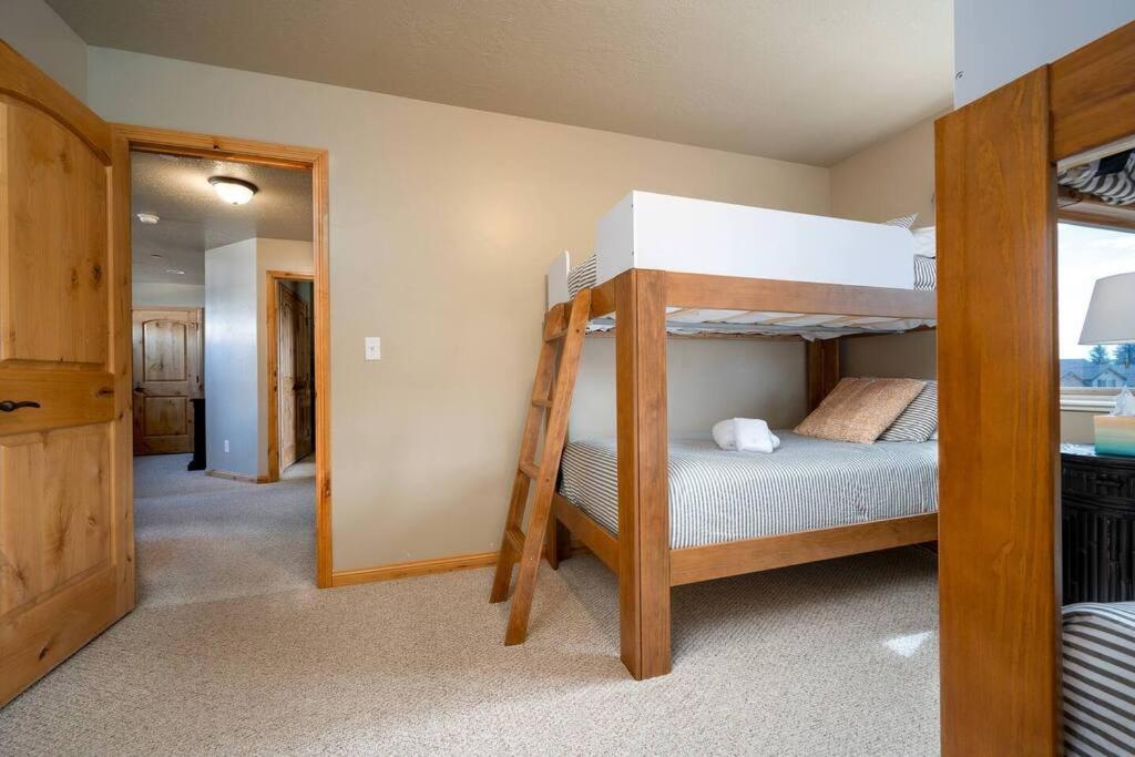 Mountain Lake Retreat