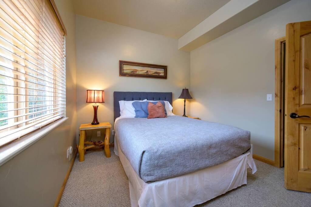Mountain Lake Retreat