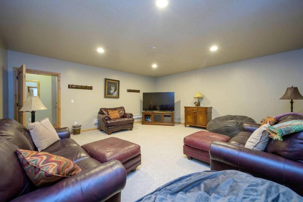 Mountain Lake Retreat