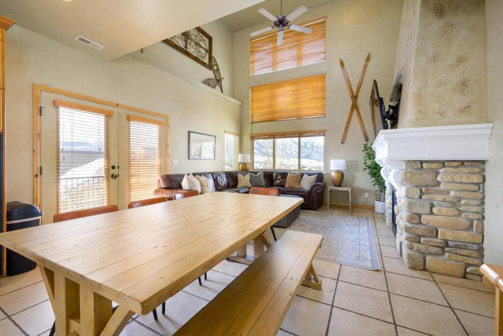 Mountain Lake Retreat