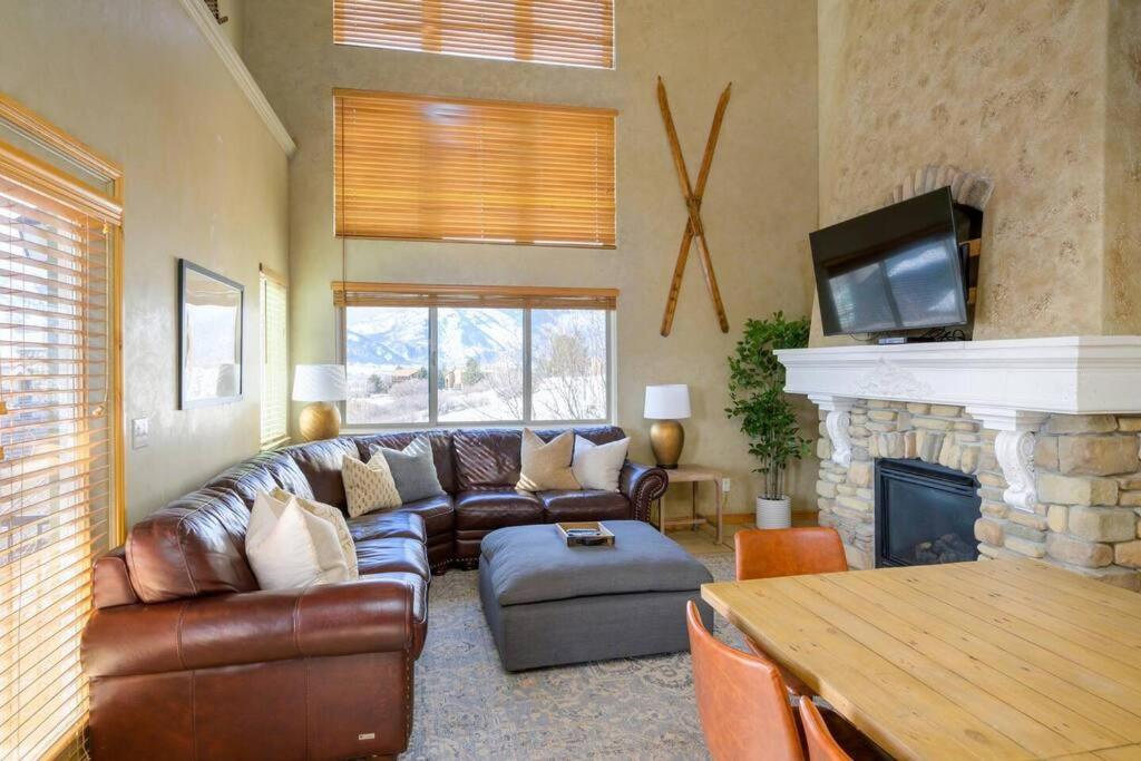 Mountain Lake Retreat