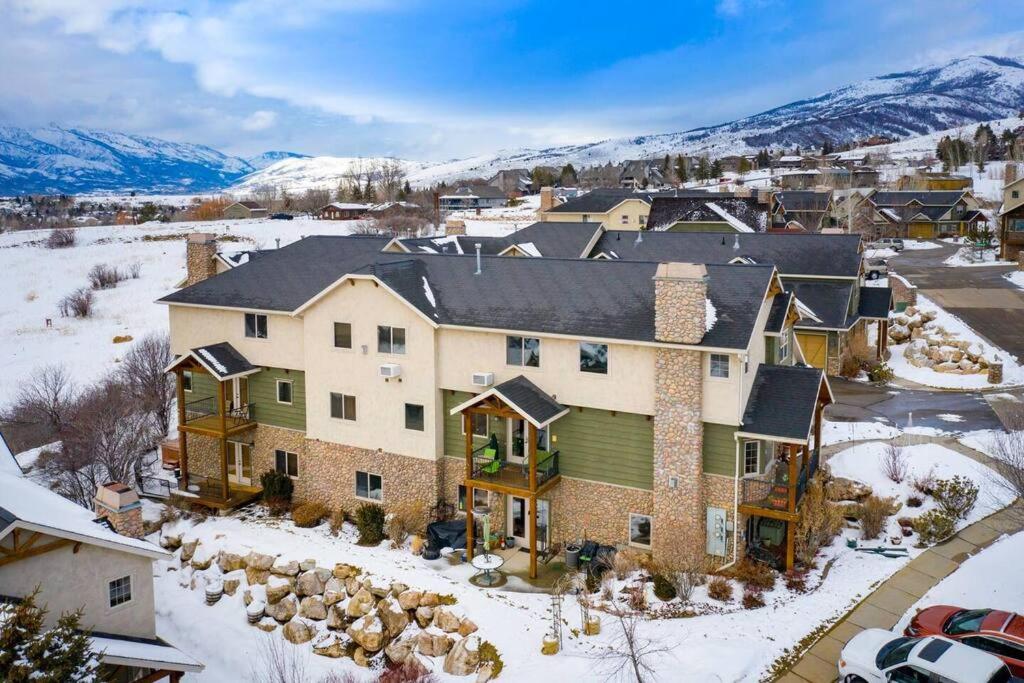 Mountain Lake Retreat