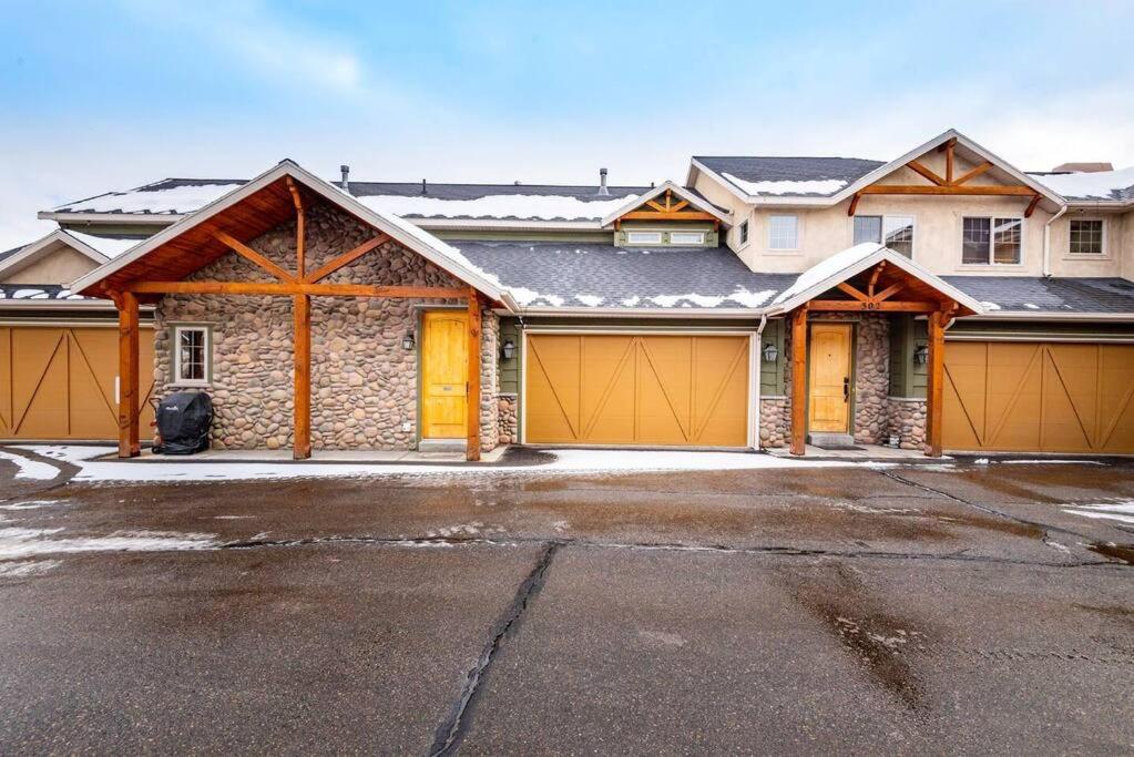Mountain Lake Retreat