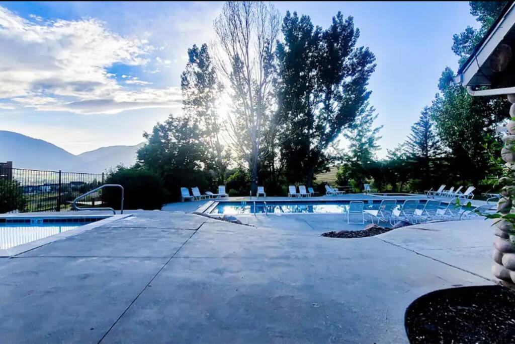 Mountain Lake Retreat