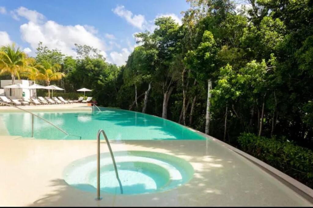 Tropical Escape