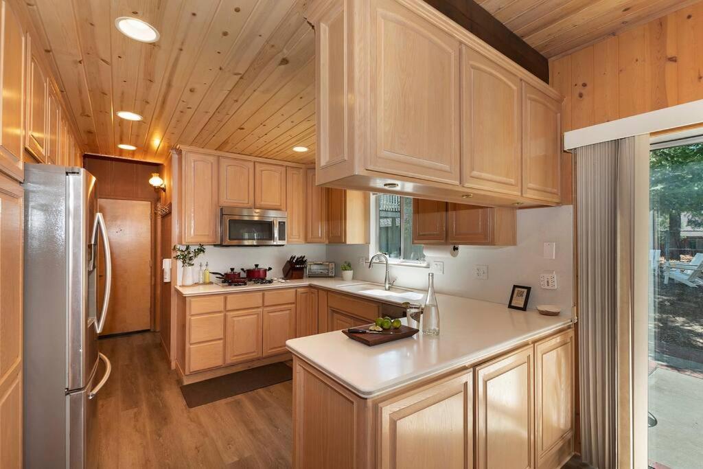 Large 5-Bedroom Family Retreat in Big Bear view 4