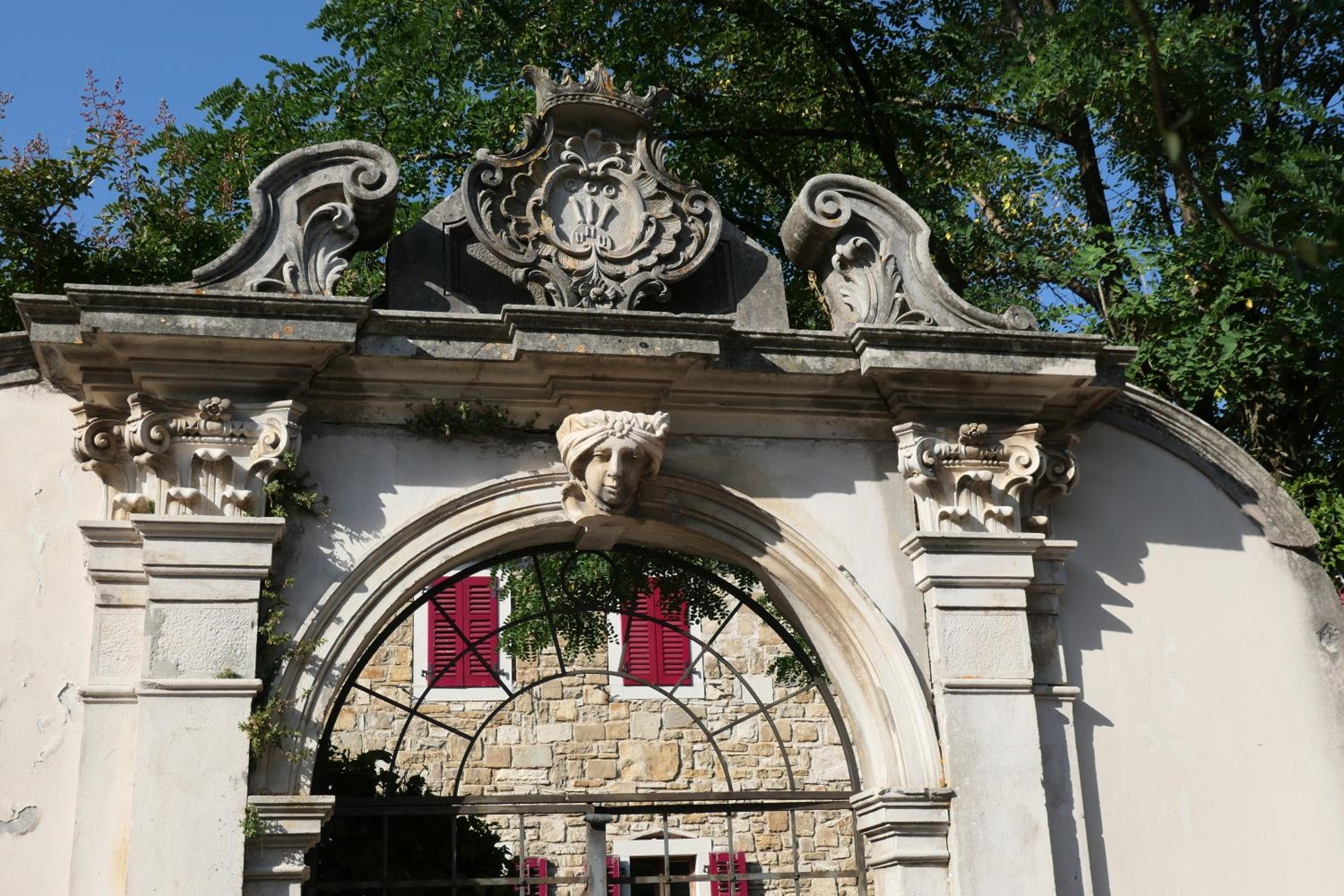 Star Apartments
