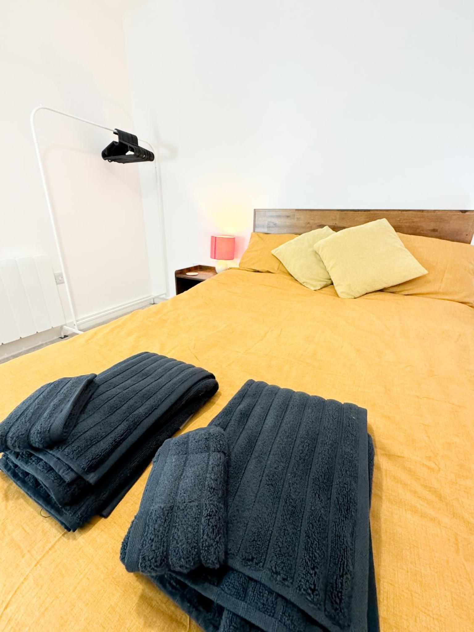 Stokes Croft - Whole Apartment - City Centre - Serviced Accommodation BS1 view 3