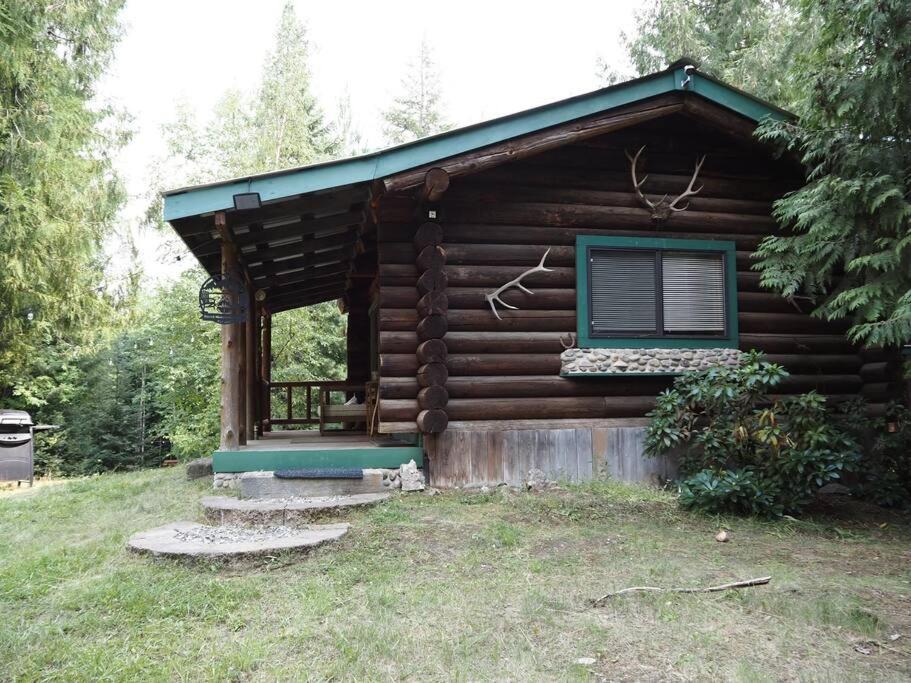 Spacious, Custom-Built Log Cabin