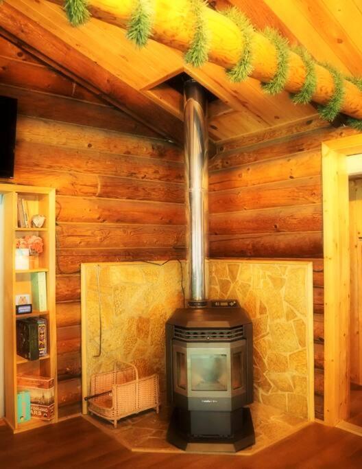 Spacious, Custom-Built Log Cabin