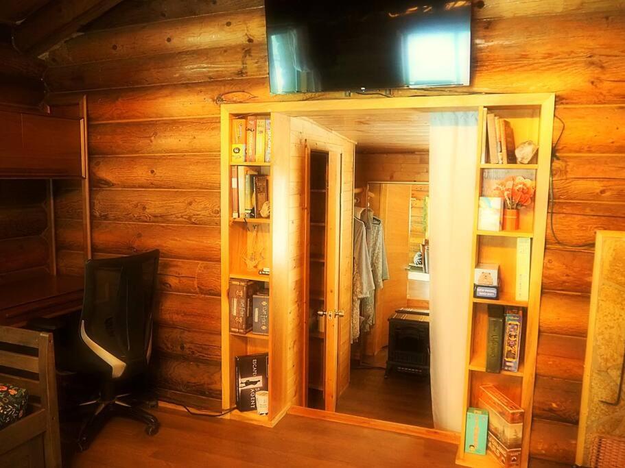 Spacious, Custom-Built Log Cabin