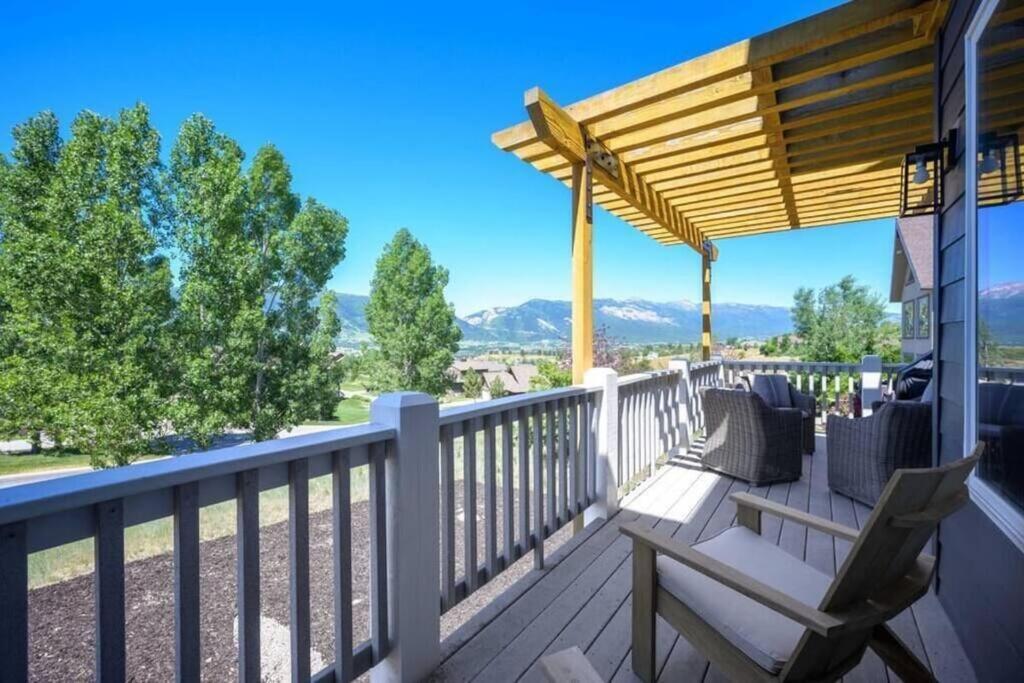 The Ledges Ski Getaway Hot Tub & Theater Room view 5
