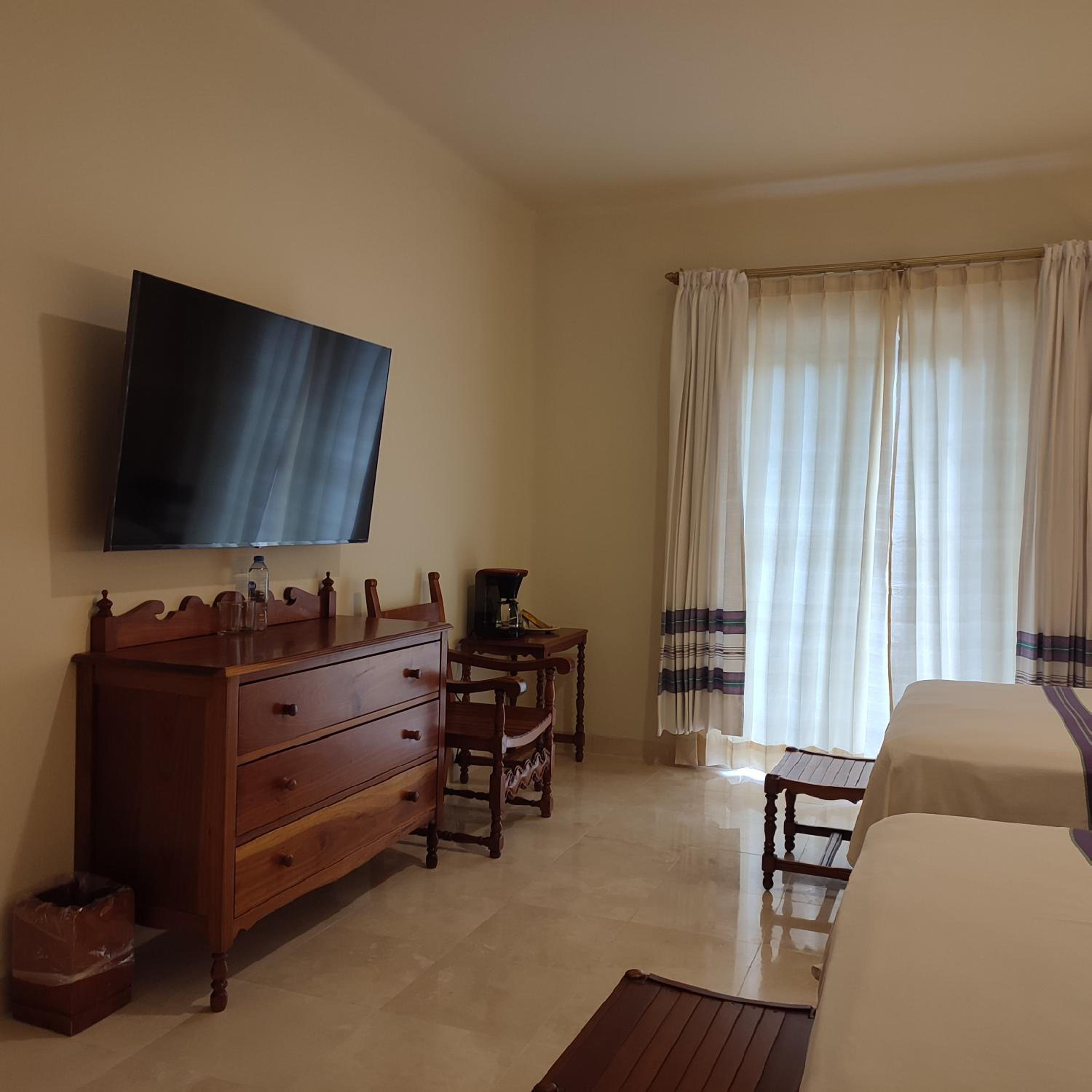 Hotel Marques Del Valle - Property Image 2