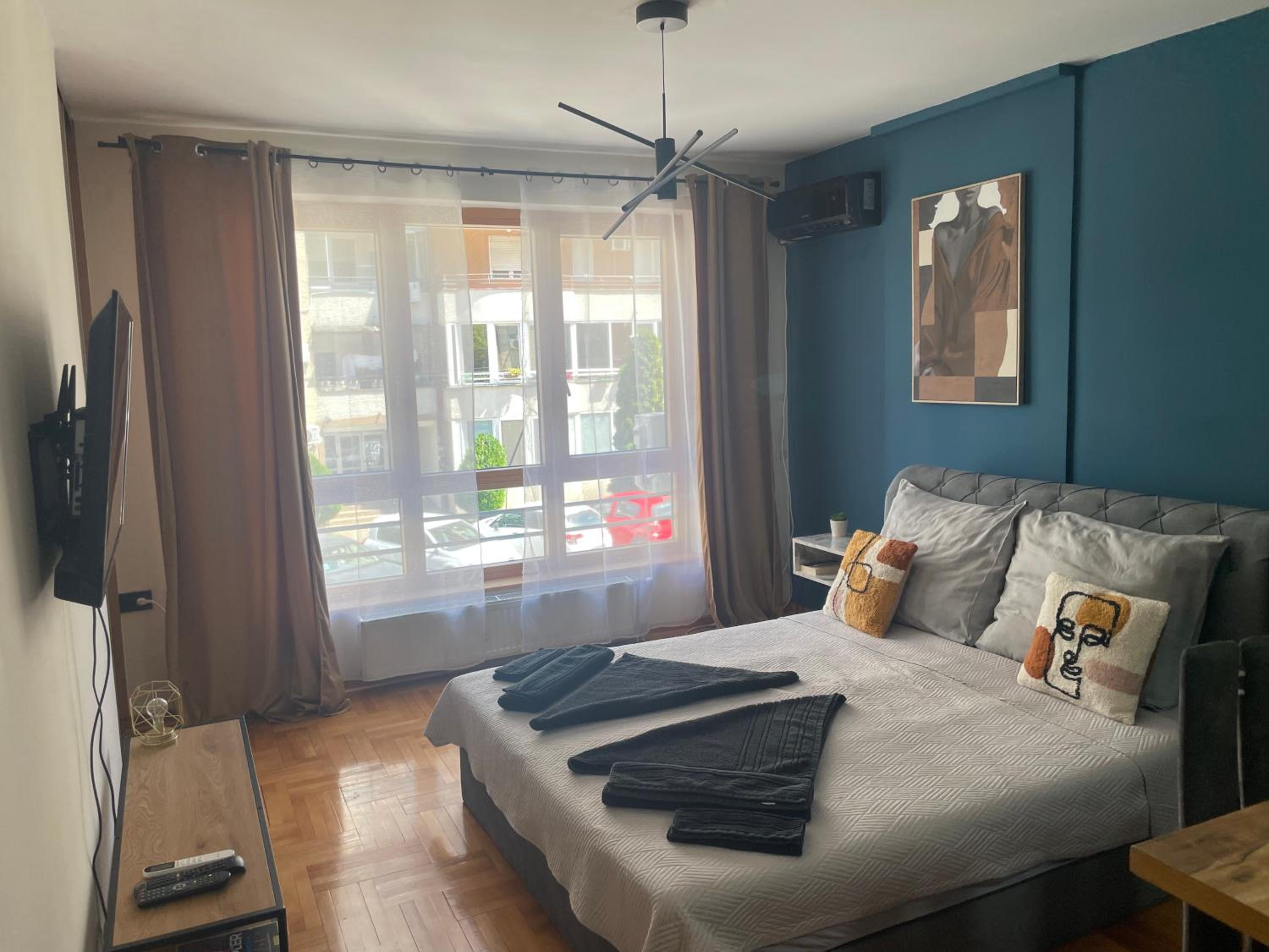 LP Premium Studio view 2