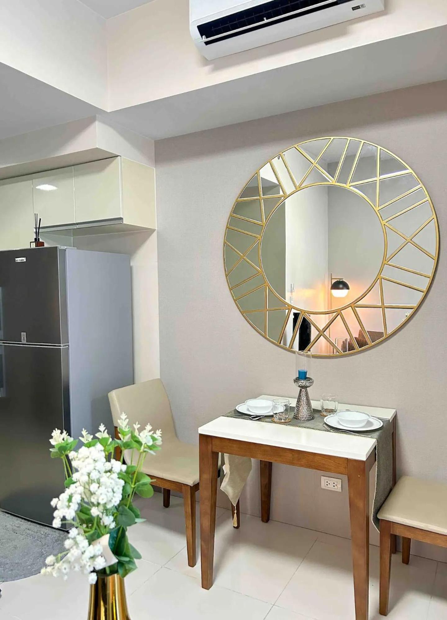 Stylish 1BR Units near Mitsukoshi and Uptown Mall in the Heart of BGC view 4