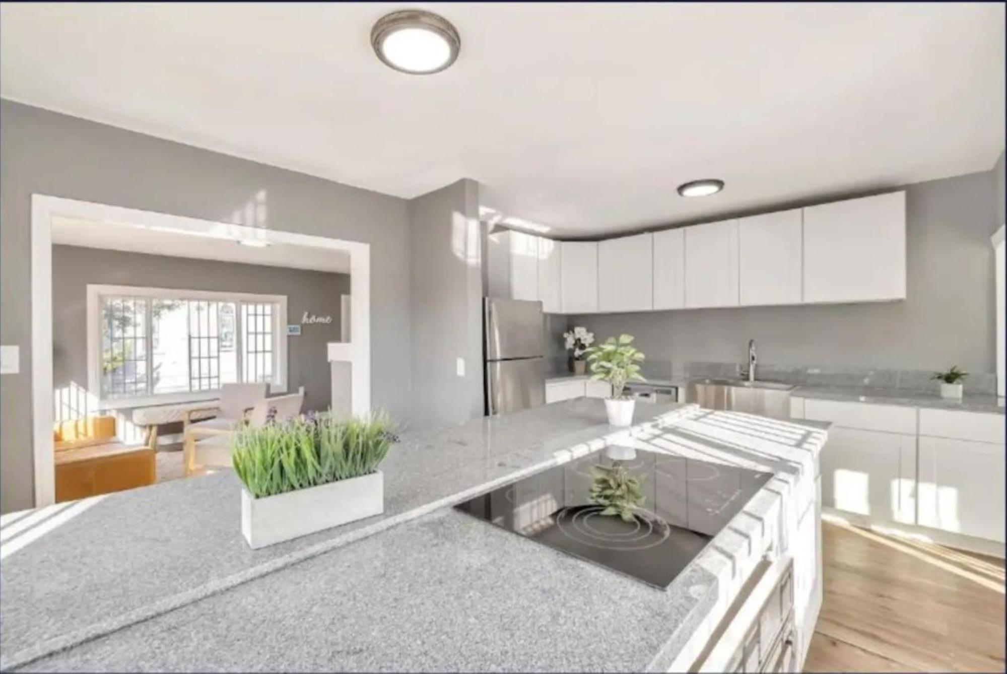 Cozy 2 Bedroom Nest in Oakland view 2