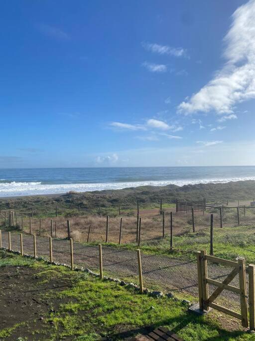 Casa Serena frente a la playa, vista panorámica, sector Cardonal, Pelluhue
