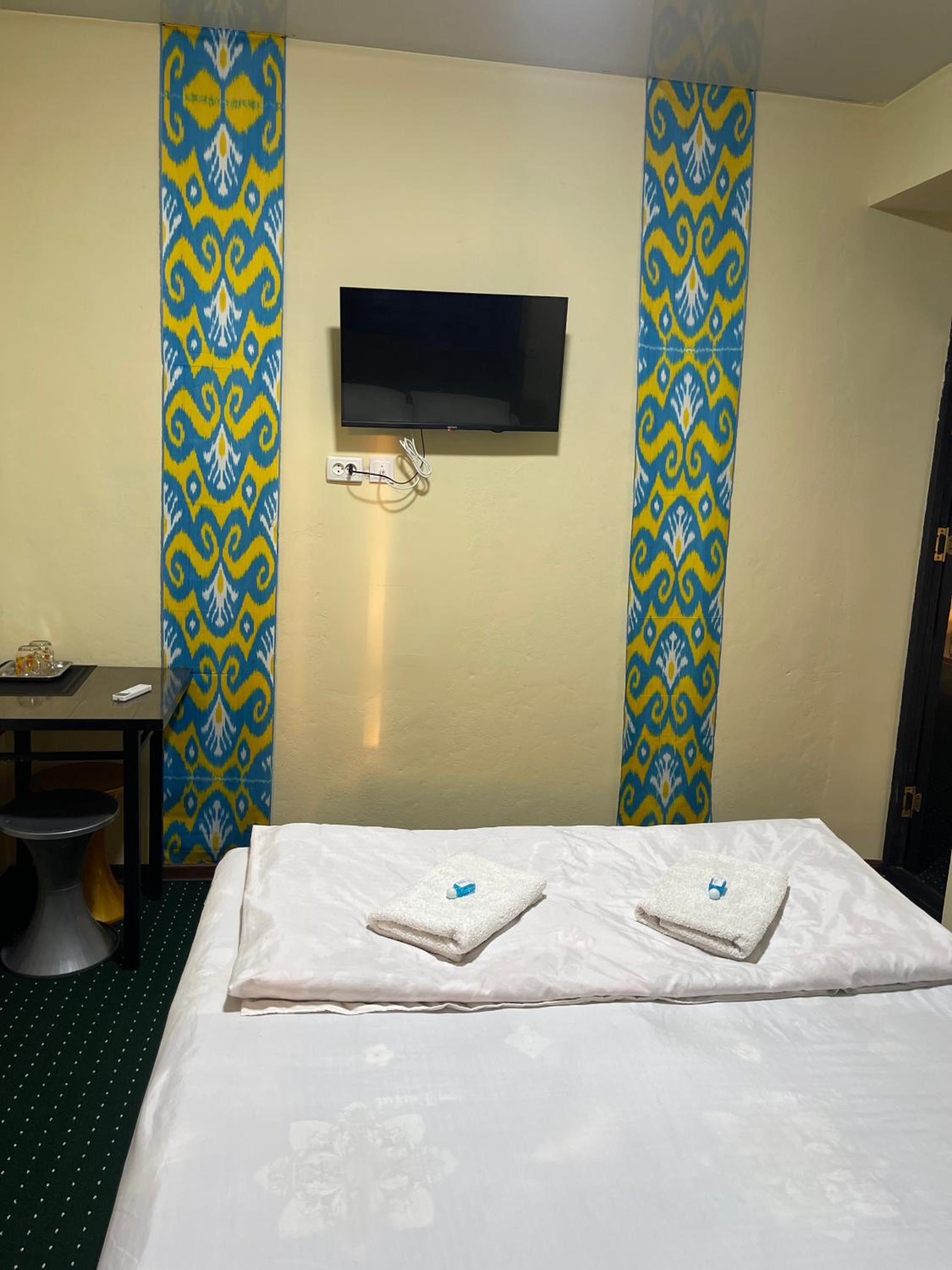Family Registan Hotel