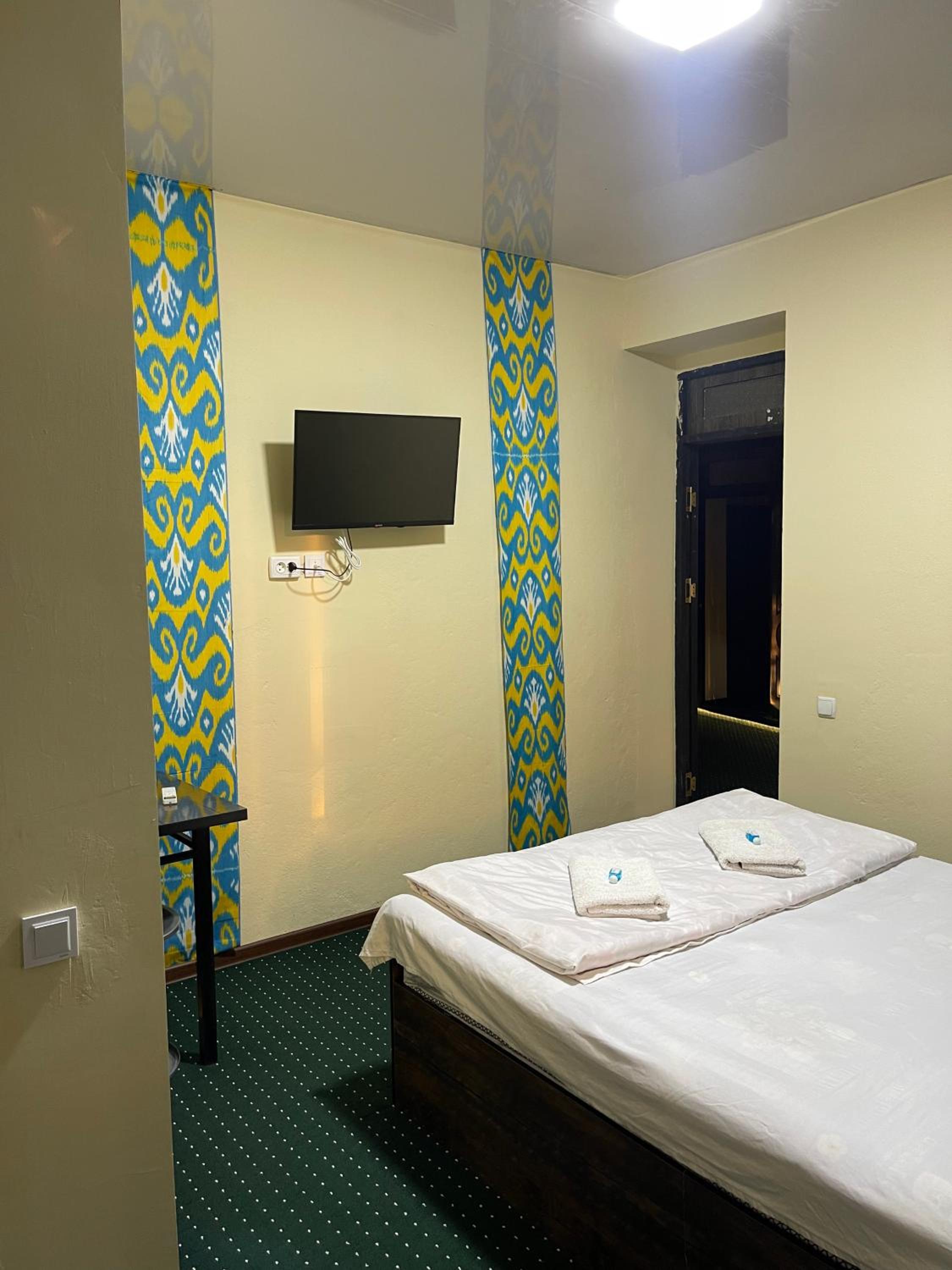 Family Registan Hotel