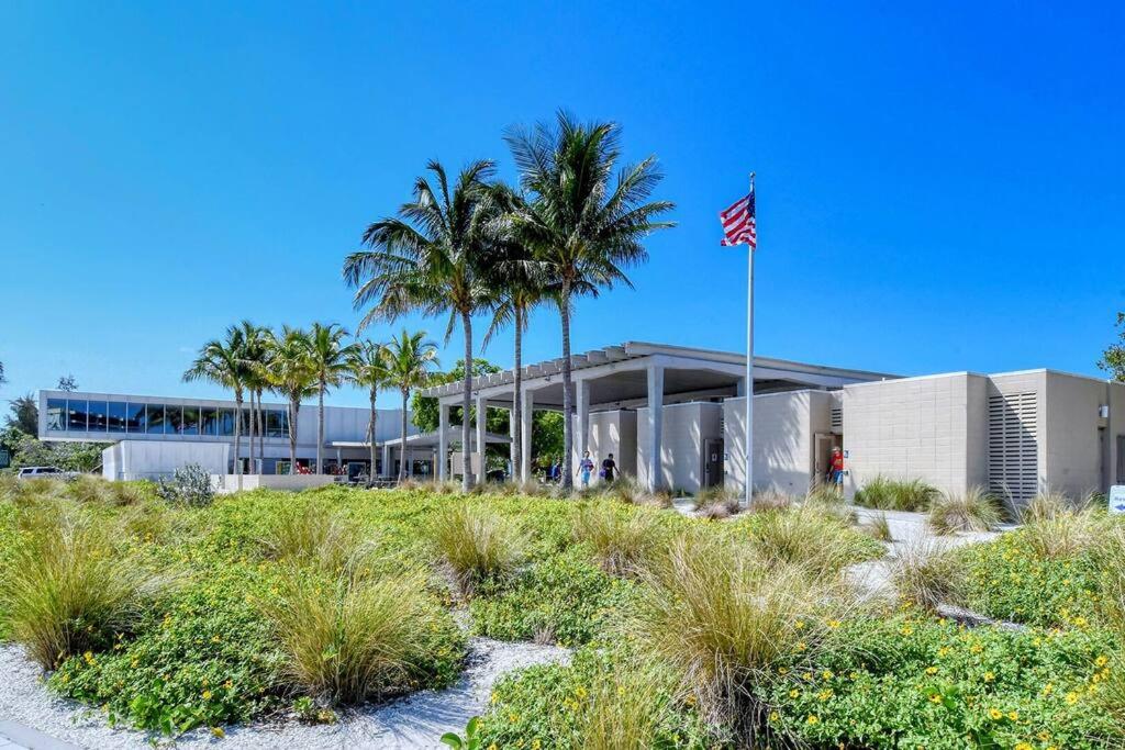 Luxurious Waterfront Retreat in Sarasota