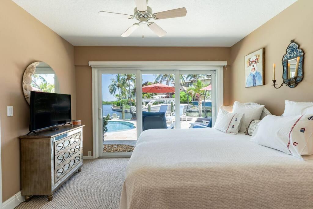 Luxurious Waterfront Retreat in Sarasota